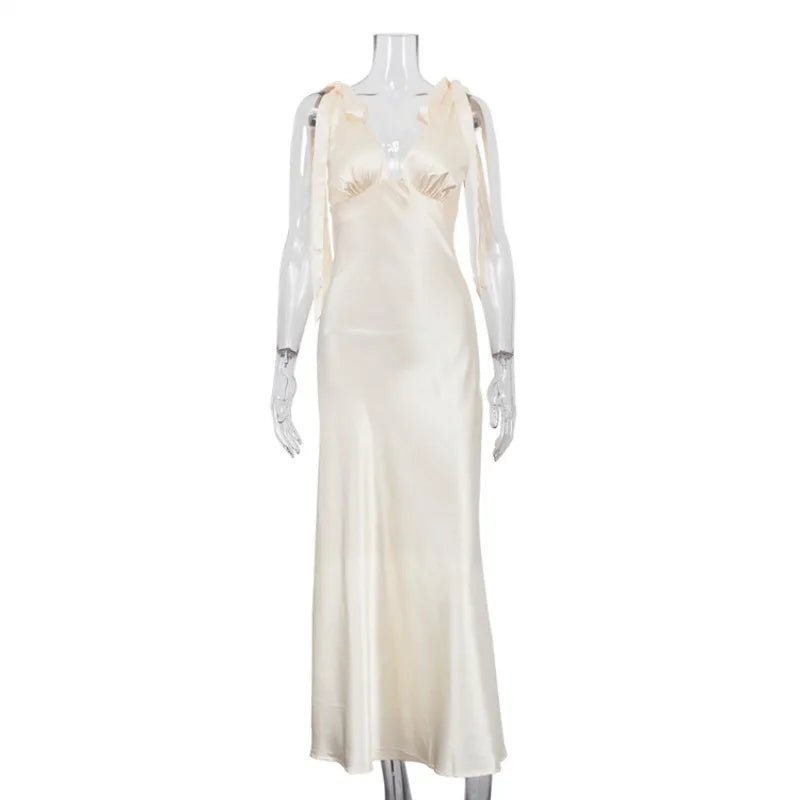 Melanie Satin Maxi-Kleid mit Bindeträgern