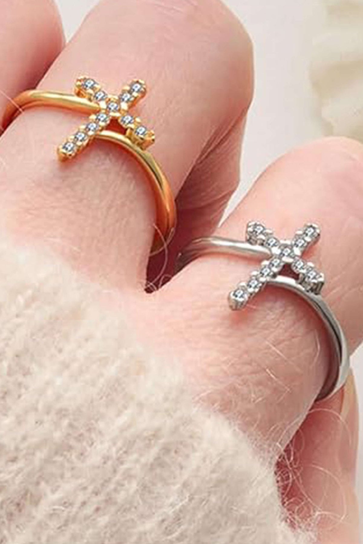 ZEYA - Divina Cross Ring