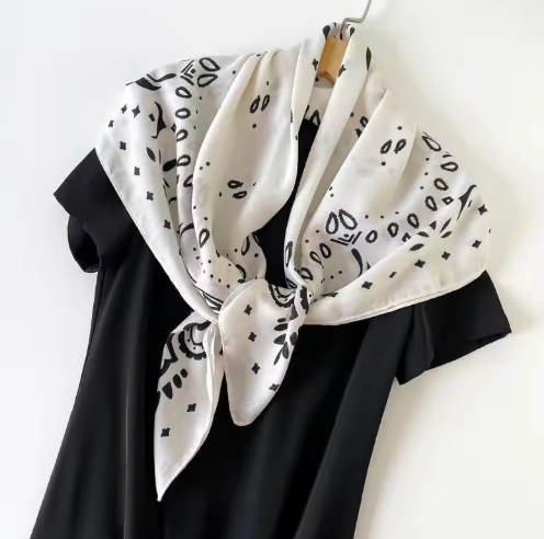 Reese Paisley Strick-Bandana-Schal