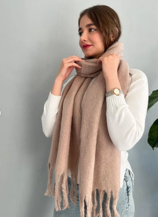 Thigh-Length Chunky Knit Scarf