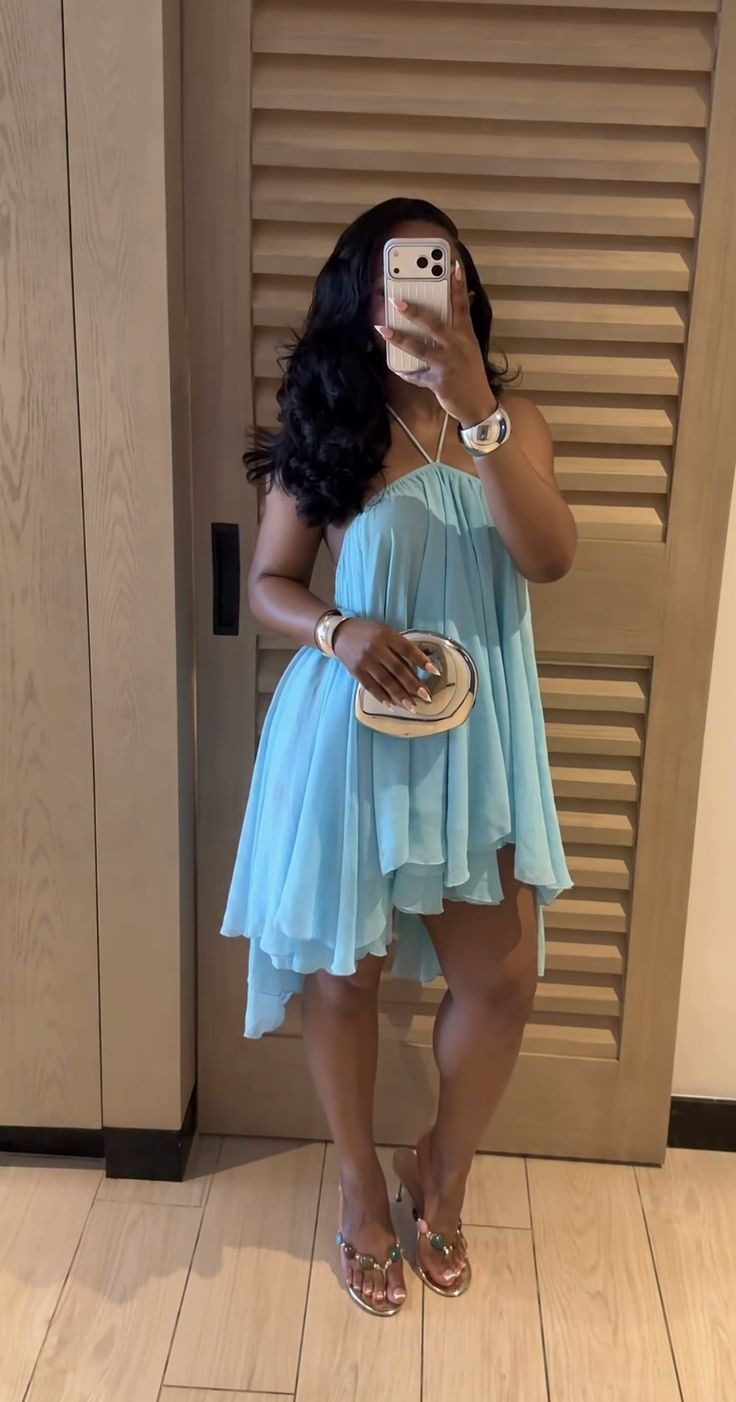Yasmin mini-robe dos nu à col halter