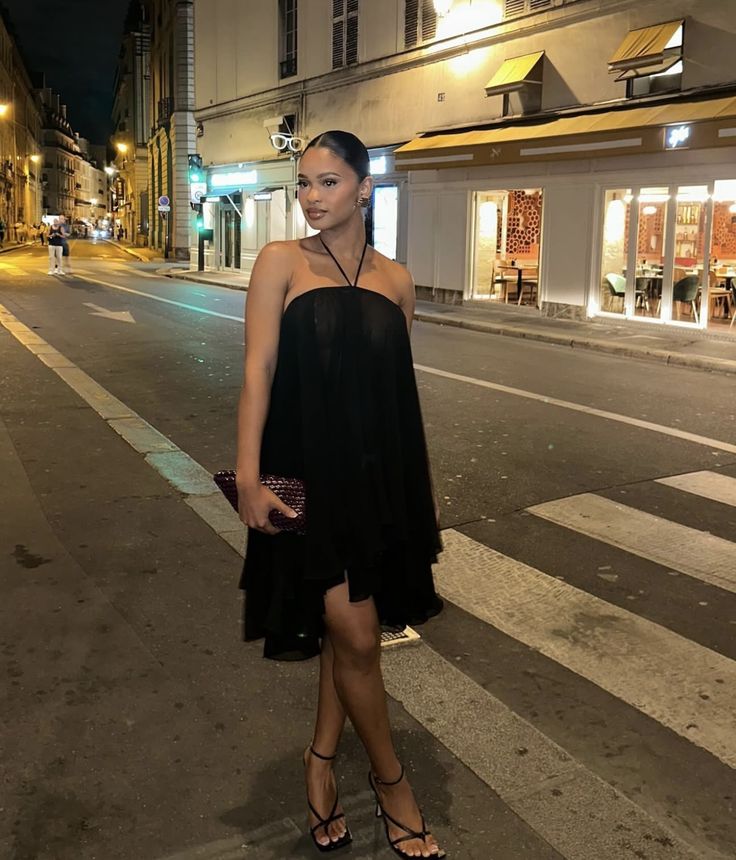 Yasmin mini-robe dos nu à col halter