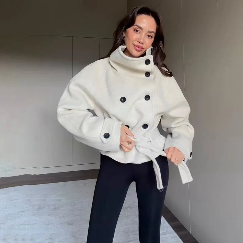 Cappotto Olivia con cintura e collo alto