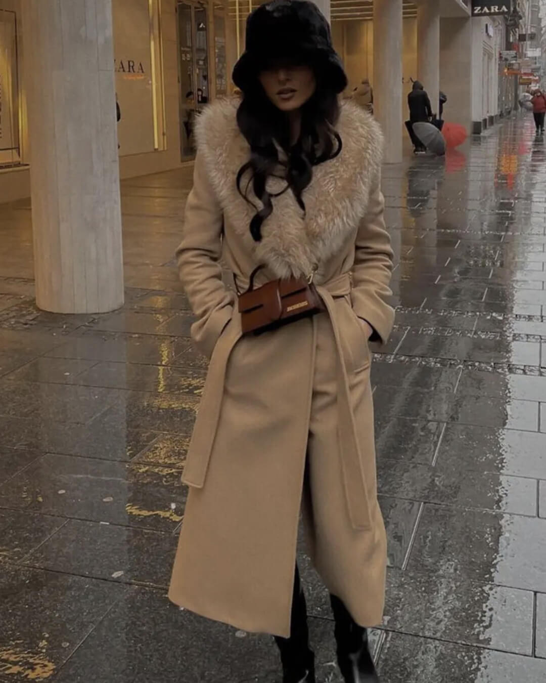 Manteau long Lola avec col en fausse fourrure