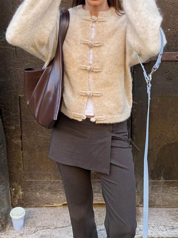 Cardigan Angela à nœuds grenouille tricoté
