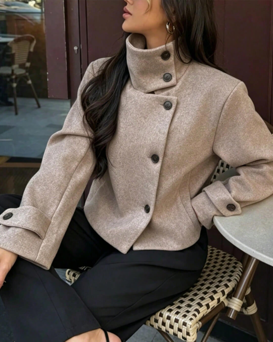 Cappotto Monica Rose con fibbia e collo alto