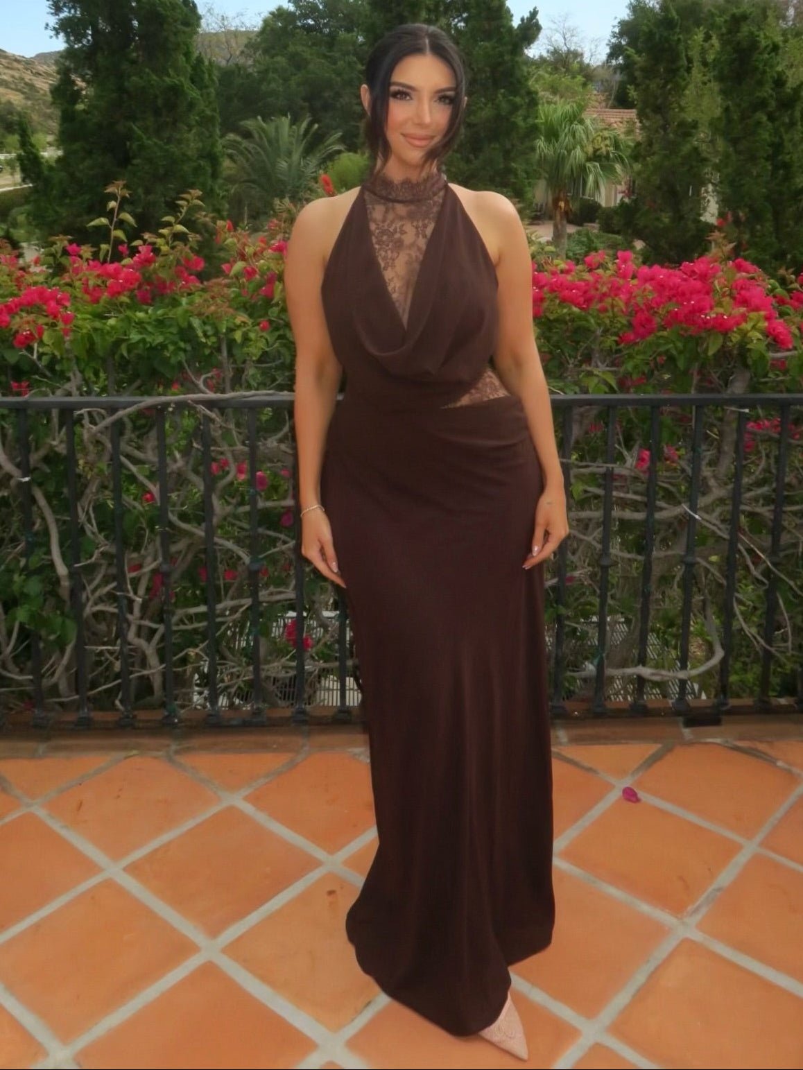 Robe longue Sienna en dentelle à col halter
