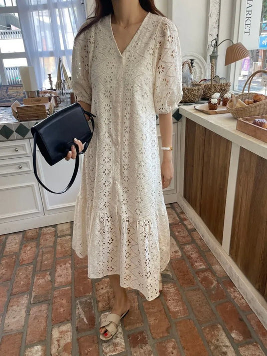 Zelia Maxikleid mit V-Ausschnitt und Stickerei