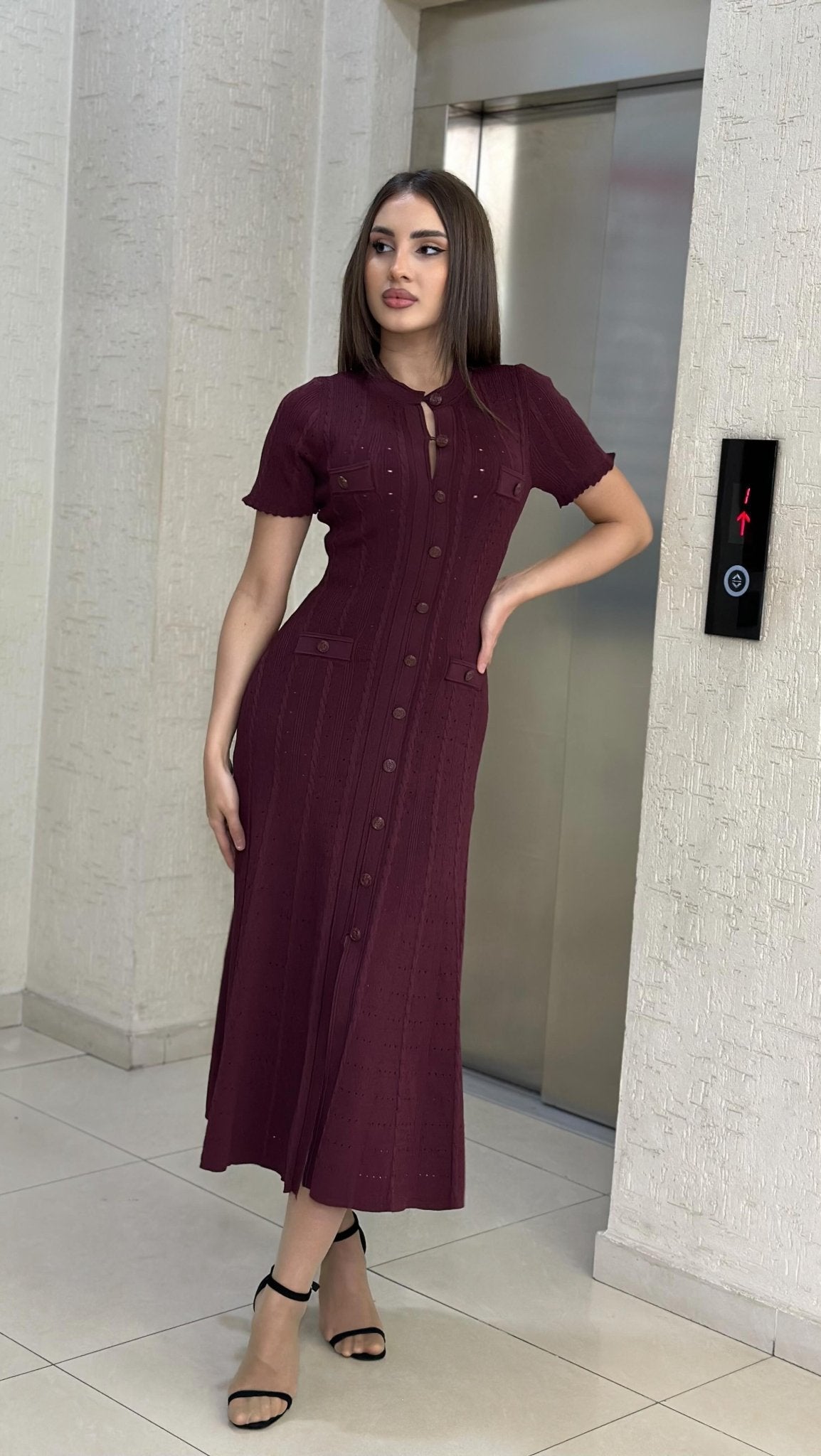 Margot Strick-Midikleid mit Knopfleiste vorn