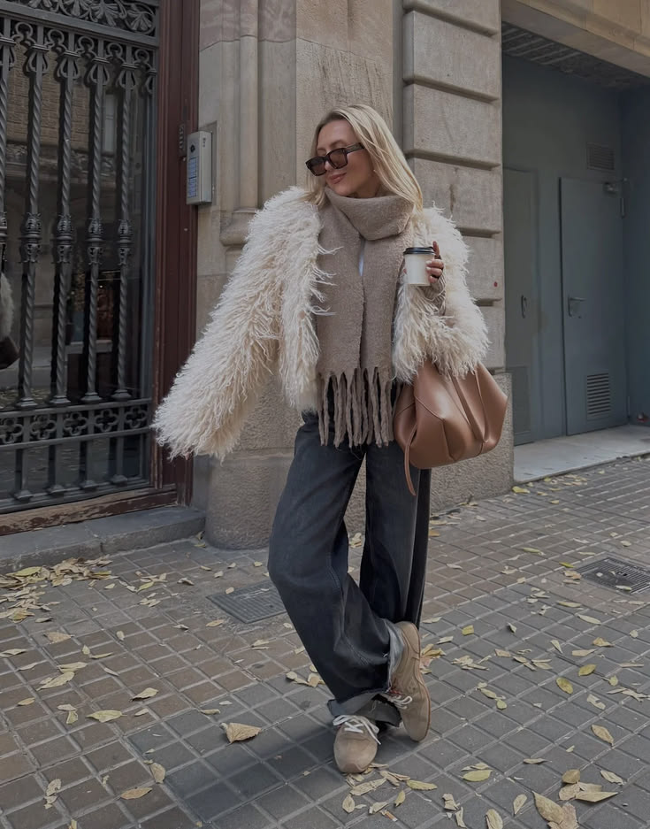 Cappotto corto in finta ecopelliccia Nadine