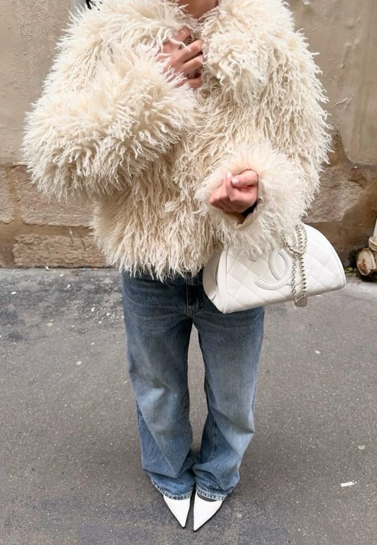 Manteau en fausse fourrure duveteuse Almira
