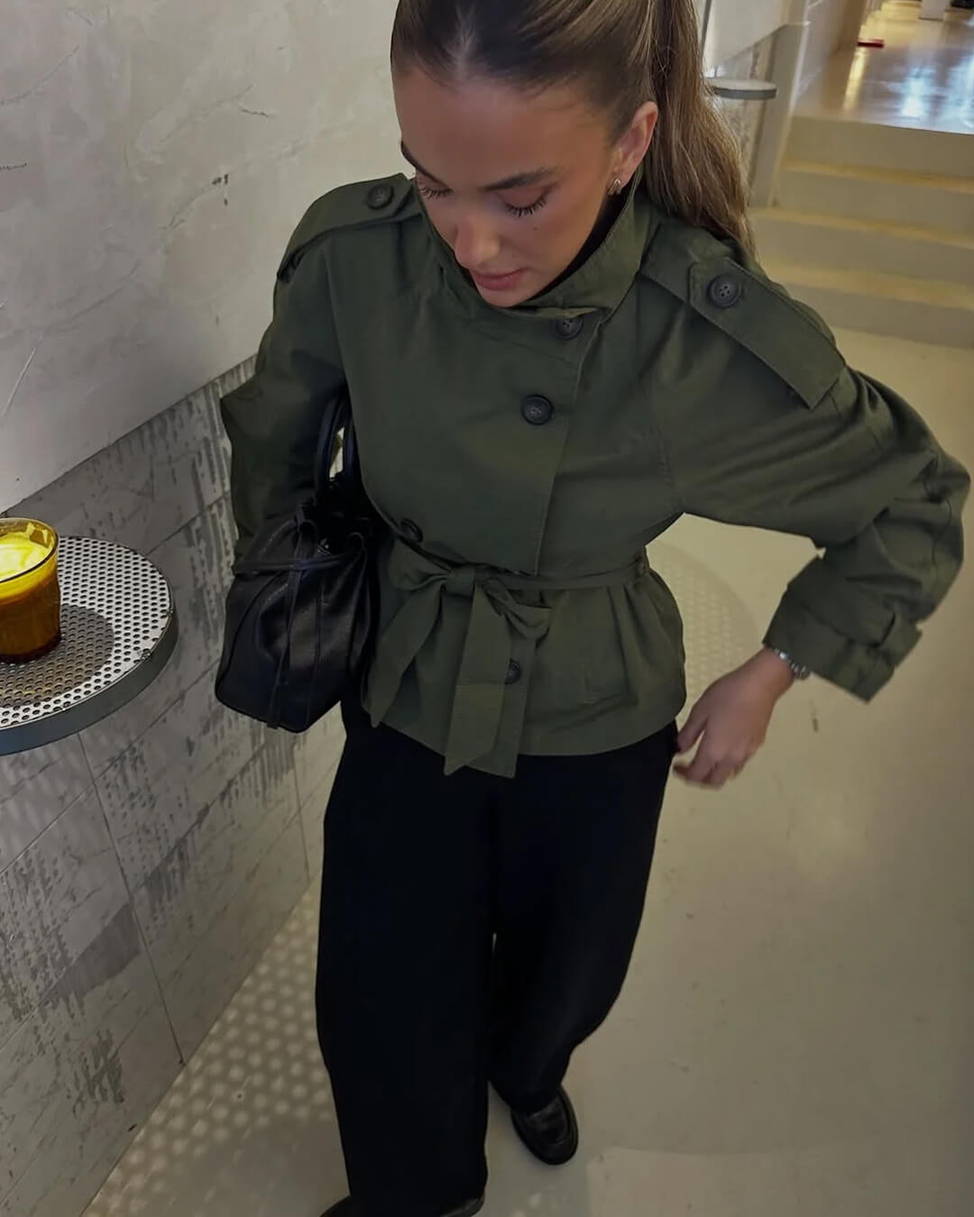 Anna taillierter Kurz-Trench mit Gürtel