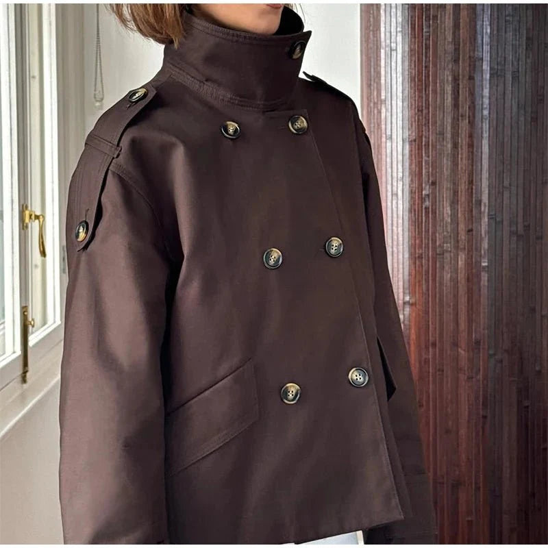 Trench corto Brynn con collo alla coreana