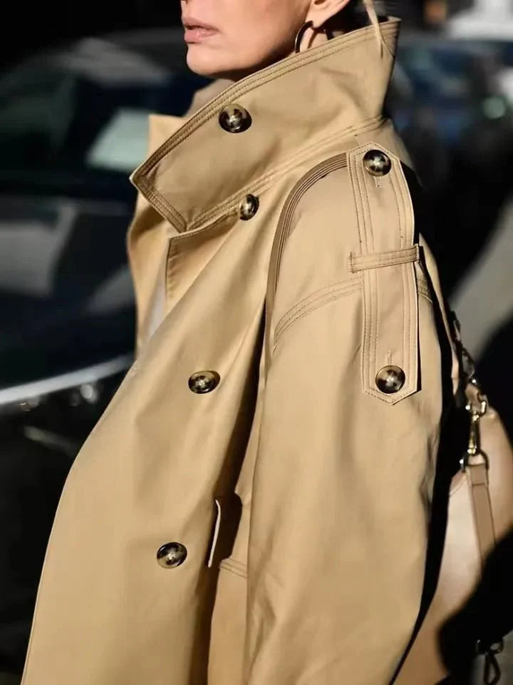 Trench corto Brynn con collo alla coreana