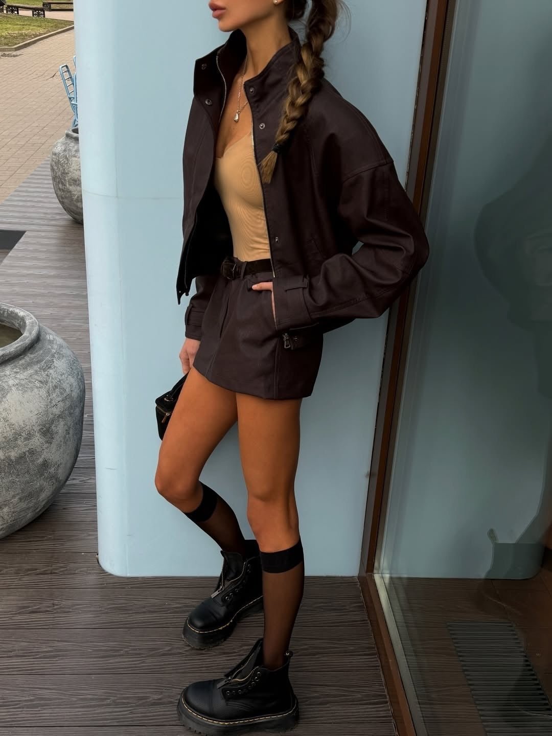 Completo Nicole in suede con giacca corta e gonna
