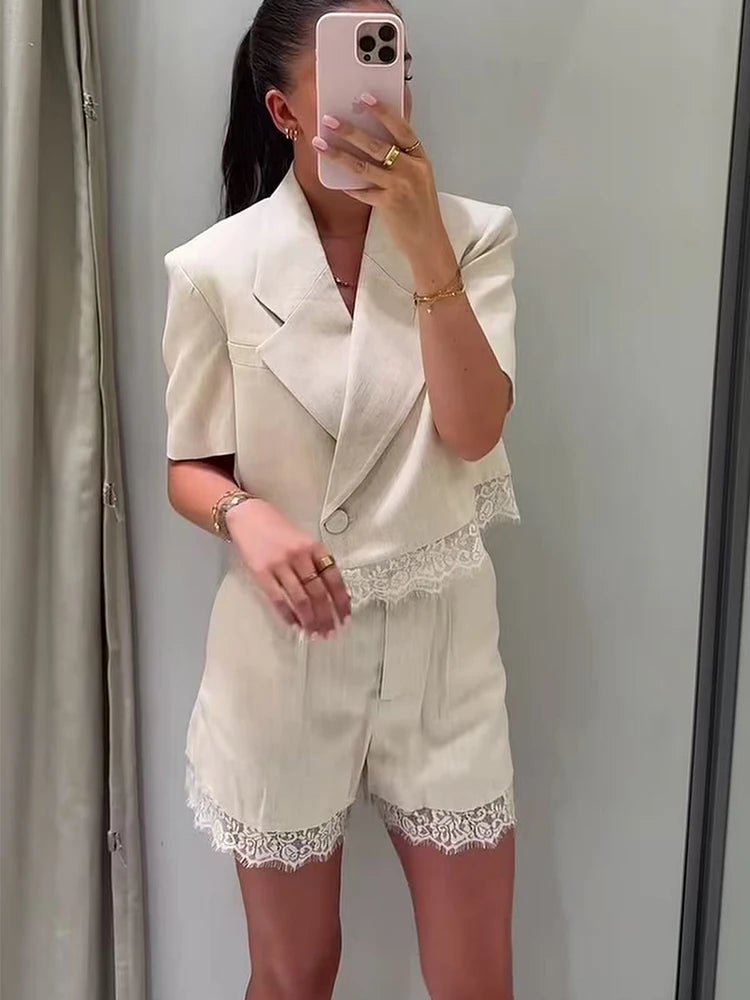 Margot Zweiteiliges kurzes Set mit Spitzen-Details