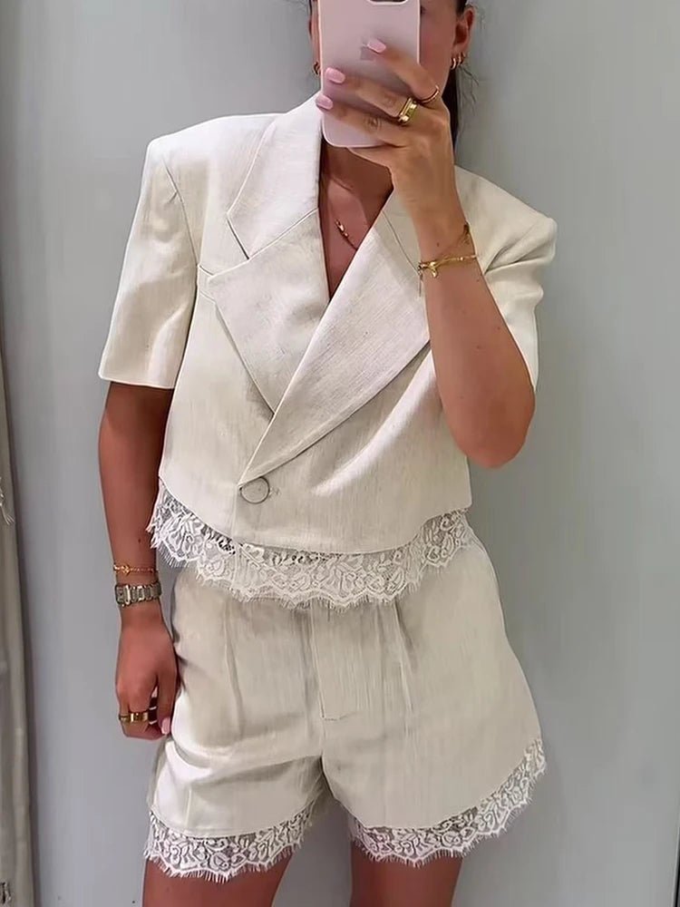 Margot Zweiteiliges kurzes Set mit Spitzen-Details