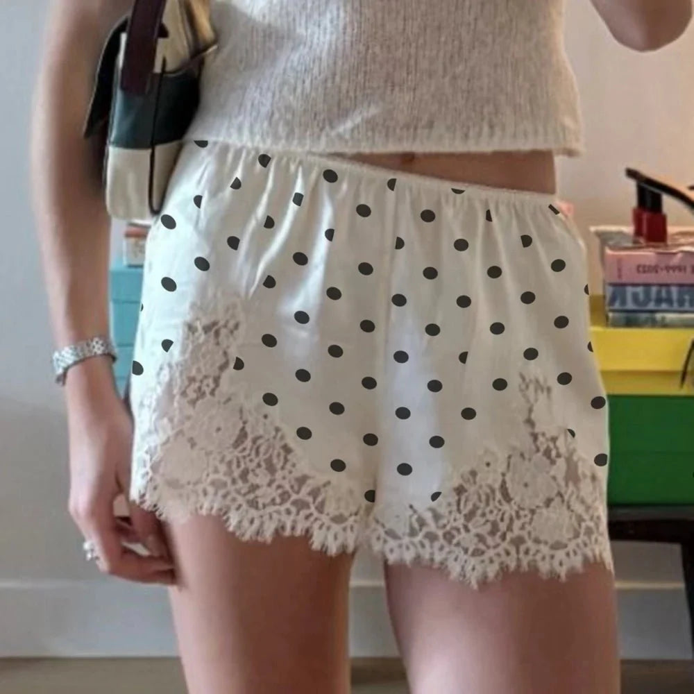 Natasha Polka Dot Shorts mit Spitzenbesatz