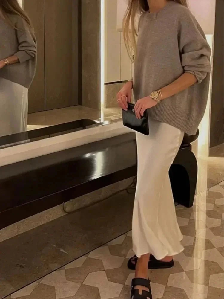 Jupe midi noire en satin taille haute Hilde