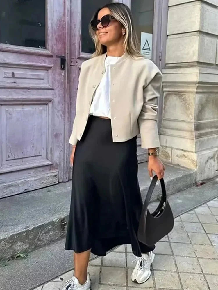 Jupe midi noire en satin taille haute Hilde