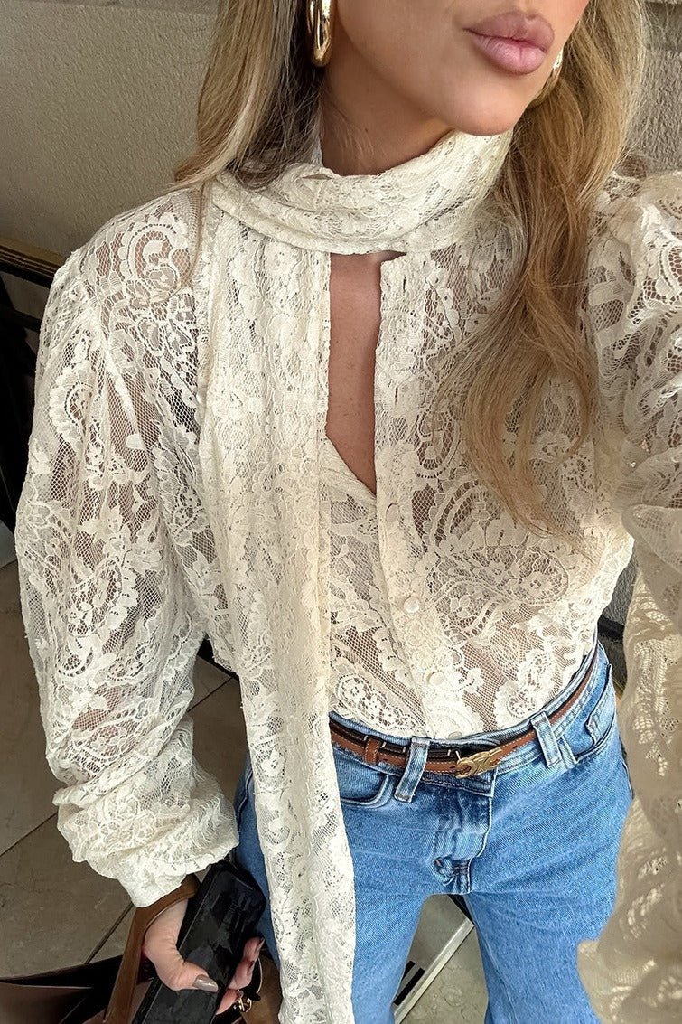 Blusa Sandrine in pizzo trasparente con laccetto