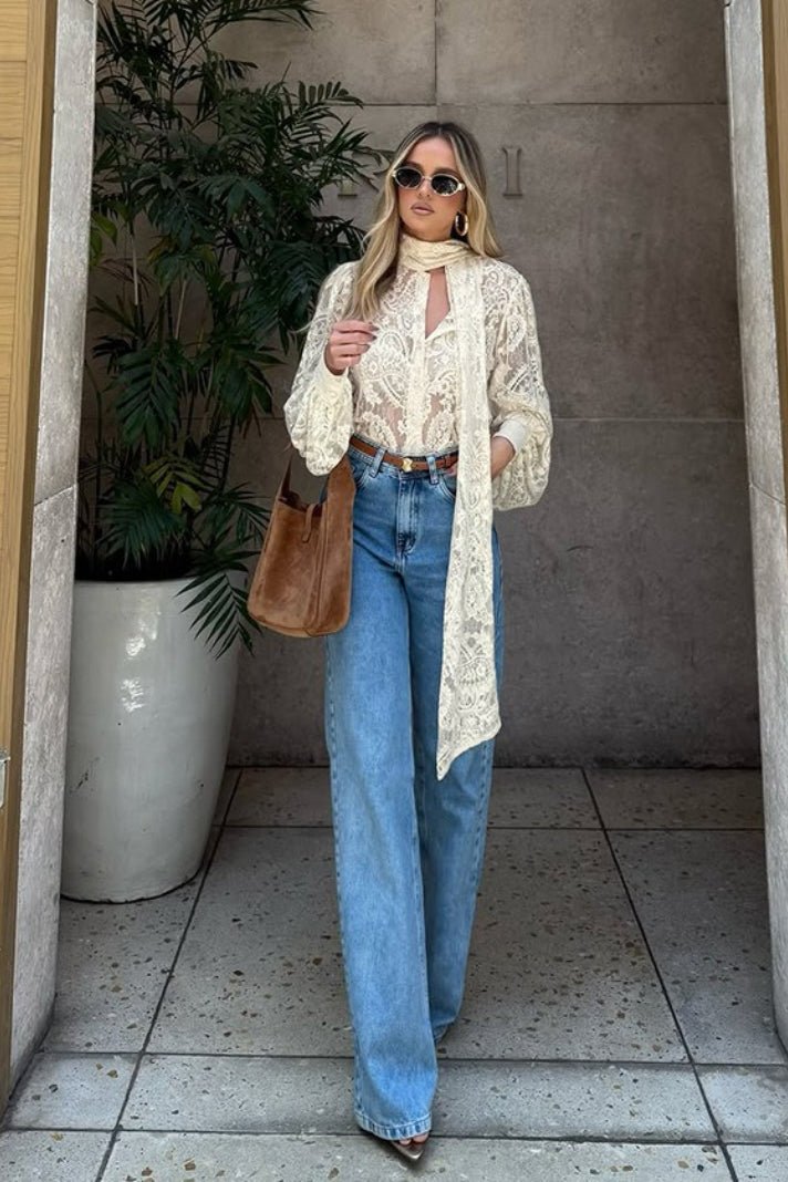 Blusa Sandrine in pizzo trasparente con laccetto