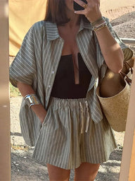Alexis Completo Camicia a Righe e Shorts Boxy