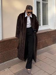 <h2>Manteau en fausse fourrure élégant et confortable</h2>
<p>L’Alicia Lace Up Faux Fur Maxi Coat est une addition élégante et douillette à toute garde-robe d’hiver. Doté d’une texture douce et duveteuse et d’une coupe ample et décontractée, ce manteau of