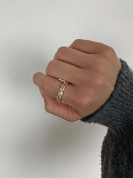 Amia Strahlendes Zirkonia-Bandring