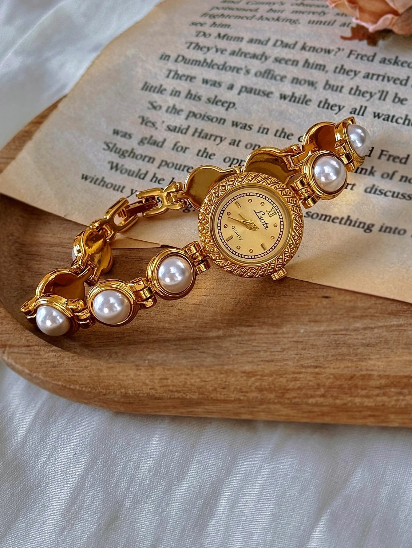 ZEYA - Anara Pearl Watch