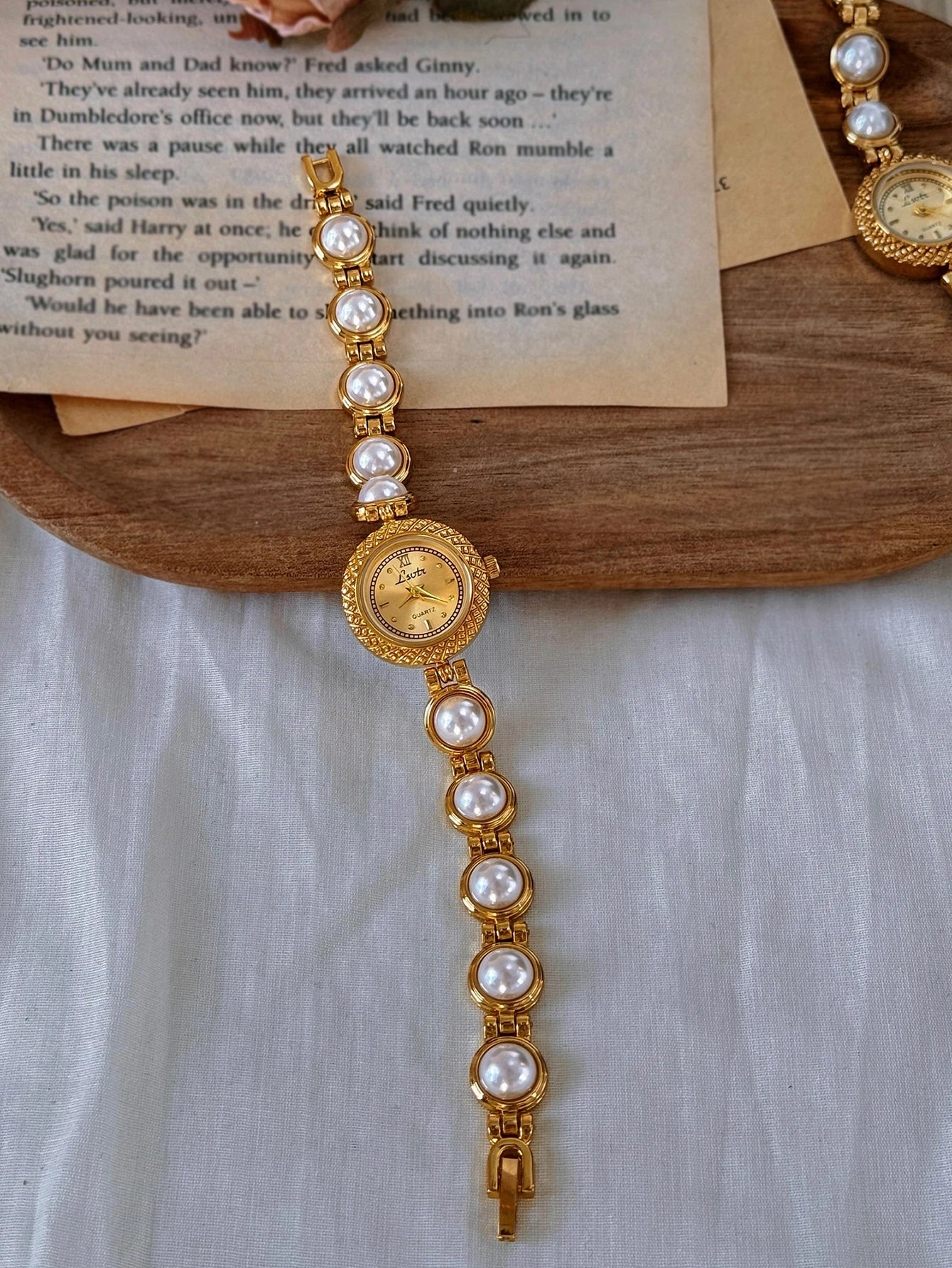 ZEYA - Anara Women's Watch - Elegant Golden Quartz Timepiece with Pearl Inlay