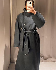 Cappotto lungo Arielle con collo alto e cintura