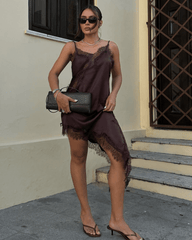 Robe midi asymétrique en satin et dentelle Chiara