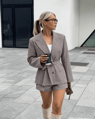 Tailleur short Dalia à motif pied-de-poule et ceinture
