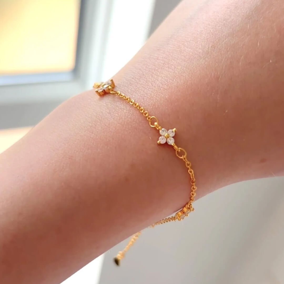 ZEYA - Dina Rhinestone Flower Chain Bracelet