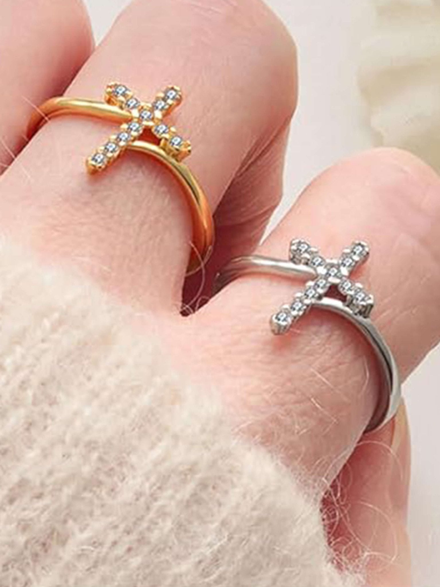 ZEYA - Divina Cross Ring
