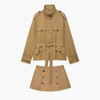 Emily Set aus Jacke mit hohem Kragen und Gürtel und Hosenrock