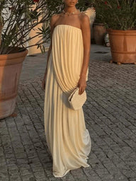 Erika Trägerloses Falten-Maxikleid
