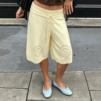 Evelyn Strick-Culotte mit weitem Bein