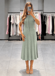 Rebecca Strick-Midikleid mit halber Knopfleiste