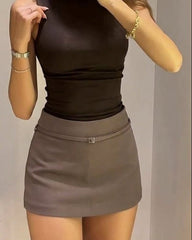 Jupe-short Lola à fermeture éclair latérale avec ceinture