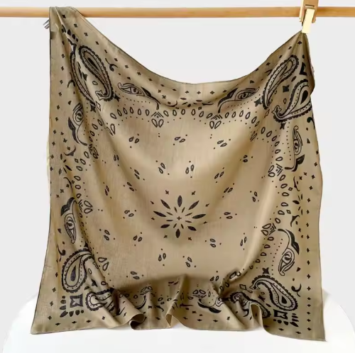 Reese Paisley Strick-Bandana-Schal