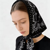 Reese Bandana Sciarpa in Maglia con Motivo Paisley
