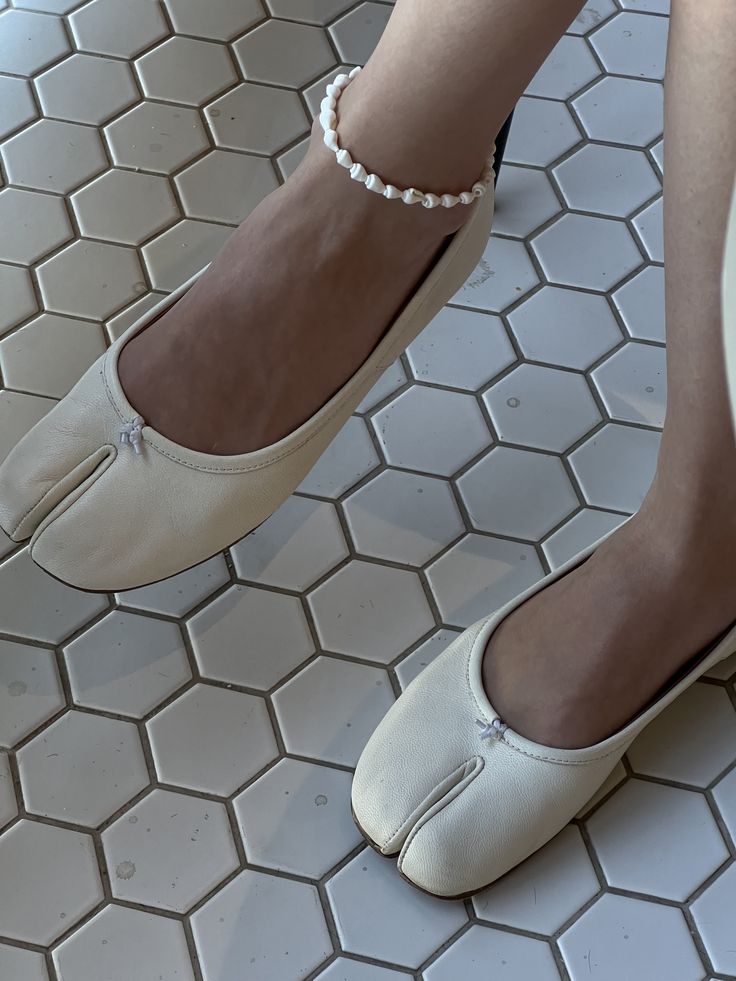 ZEYA - Sally Split Toe Ballet Flats