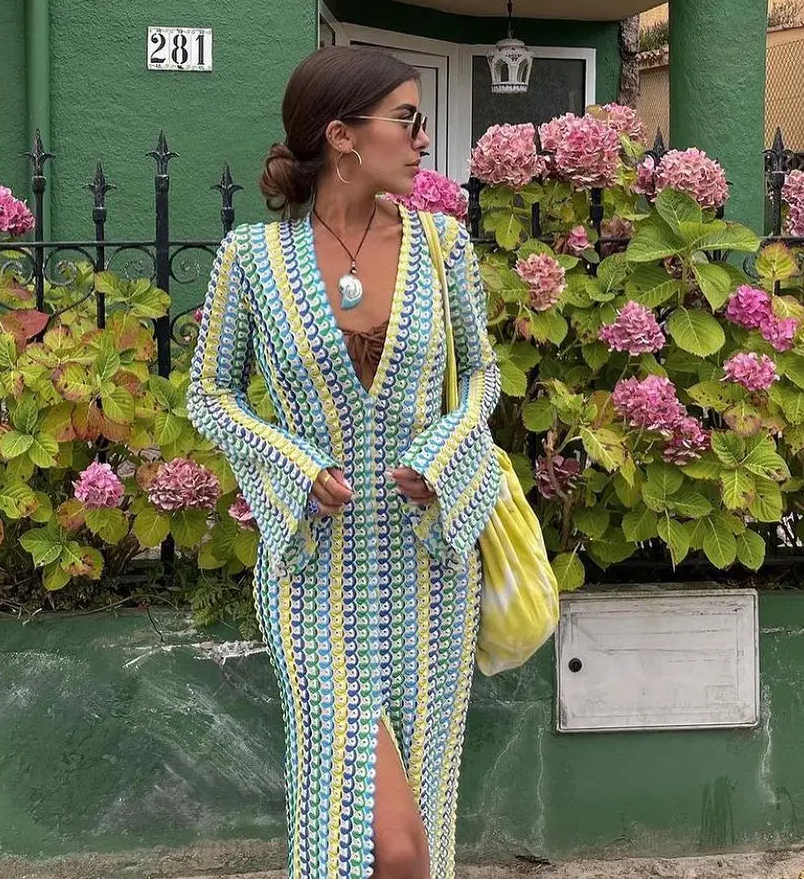 Sophia gehäkeltes gestreiftes Maxikleid mit ausgestellten Ärmeln